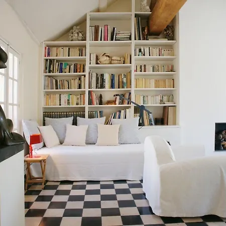 Notre-dame Terrace Apartment *