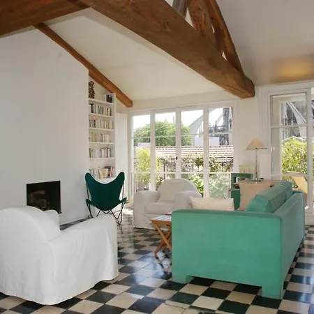 Notre-dame Terrace Apartment