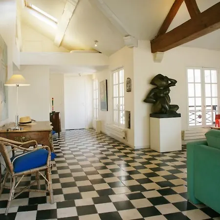 Notre-dame Terrace