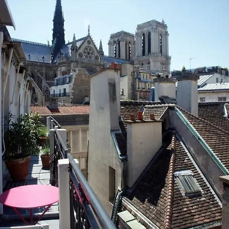 Notre-dame Terrace Apartment *